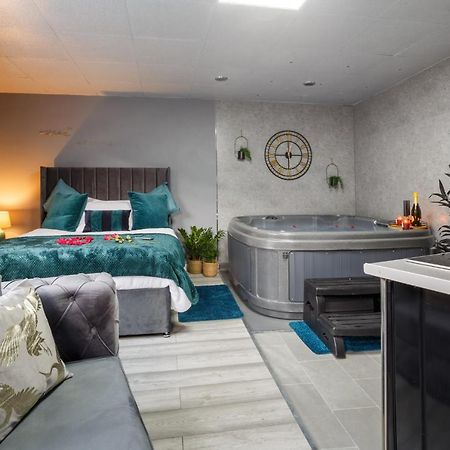 Riverside Studio With Jacuzzi! Sheffield Esterno foto