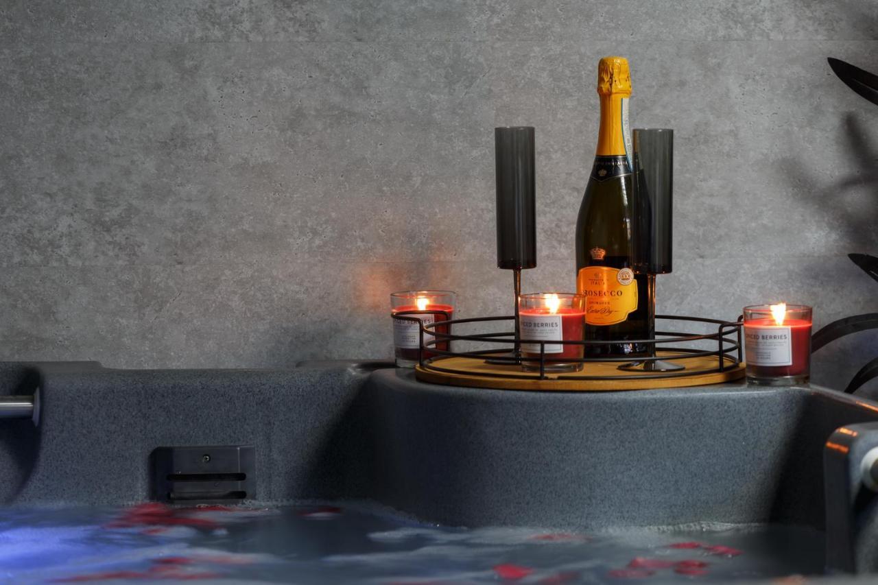 Riverside Studio With Jacuzzi! Sheffield Esterno foto