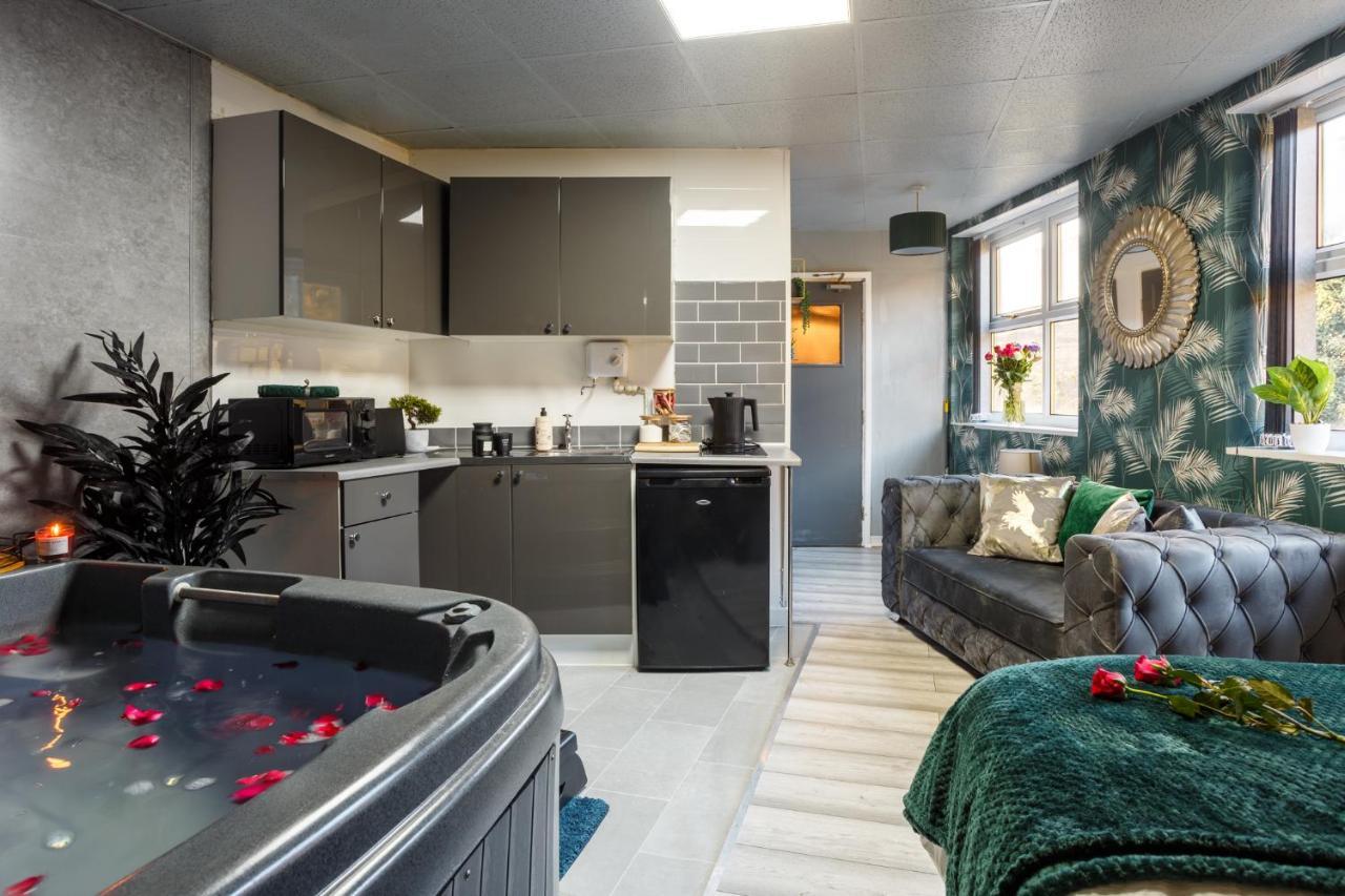 Riverside Studio With Jacuzzi! Sheffield Esterno foto